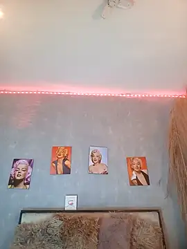 nahiarapalmer19 online show from January 4, 2025, 2:25 am