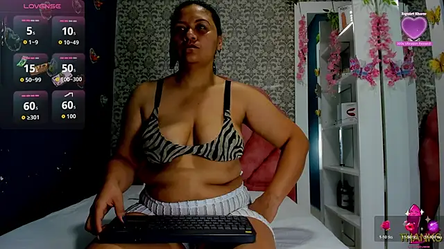 Snapshot of valeria_rivera1 chatting on November 3, 2025, 12:20 pm valeria rivera1 online show from November 3, 2025, 12:20 pm