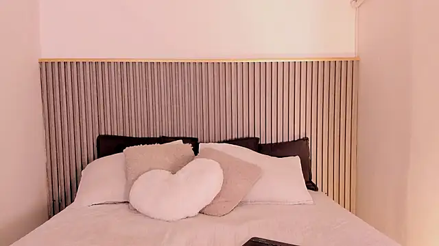 Isa Little Star online show from March 25, 2026, 4:01 am