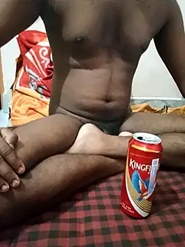 Snapshot of CuteyCouple chatting on May 31, 2026, 7:58 pm CuteyCouple online show from May 31, 2026, 7:58 pm