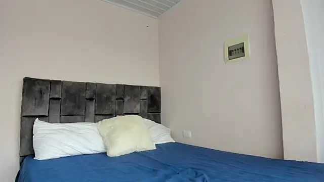 Snapshot of kitty_myers chatting on March 8, 2025, 2:08 pm kitty myers online show from March 8, 2025, 2:08 pm