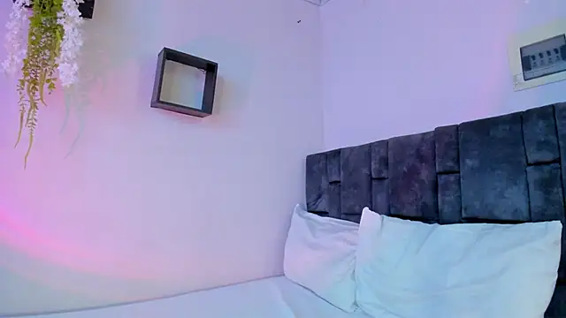 Snapshot of kitty_myers chatting on September 24, 2025, 8:15 pm kitty myers online show from September 24, 2025, 8:15 pm