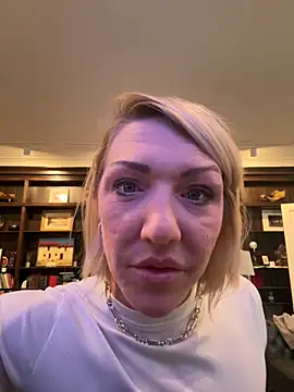 camdanz777 online show from October 8, 2025, 3:46 pm