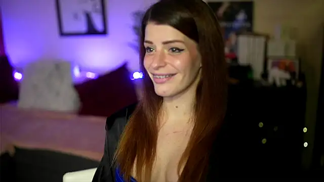 Snapshot of Bellis_Perenis chatting on October 14, 2025, 4:18 pm Bellis Perenis online show from October 14, 2025, 4:18 pm