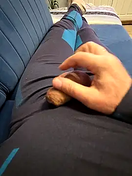 Snapshot of axecoman60 chatting on November 28, 2025, 4:40 pm axecoman60 online show from November 28, 2025, 4:40 pm