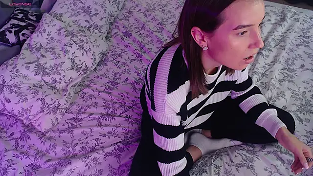 Bellla Haddid online show from October 16, 2025, 1:25 am