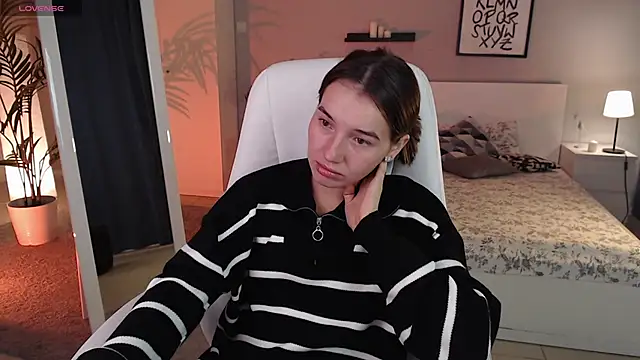 Bellla Haddid online show from October 21, 2025, 1:05 am