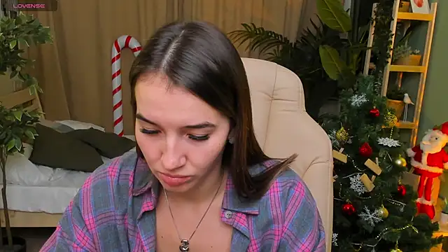 Bellla Haddid online show from December 19, 2025, 2:15 am