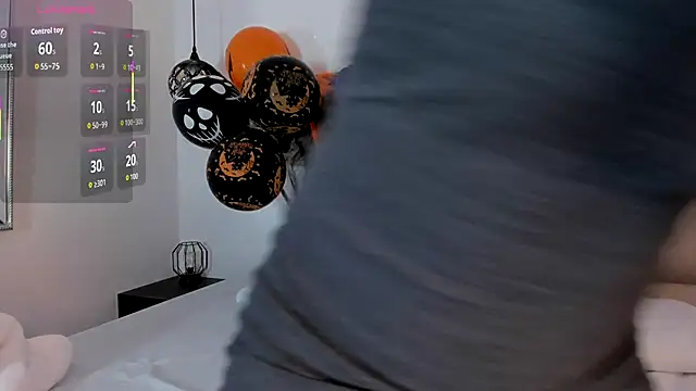 Rose Evans   online show from October 27, 2025, 4:02 am