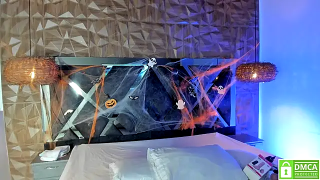 Rose Evans   online show from November 4, 2025, 4:27 am