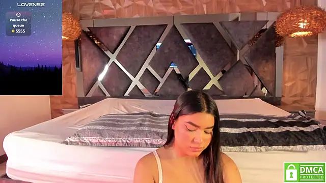 Rose Evans   online show from December 14, 2025, 5:02 am