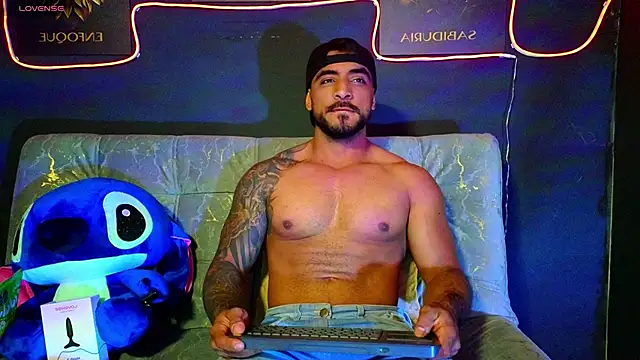 Snapshot of ERIC_HARRISON chatting on November 15, 2025, 10:14 pm ERIC HARRISON online show from November 15, 2025, 10:14 pm