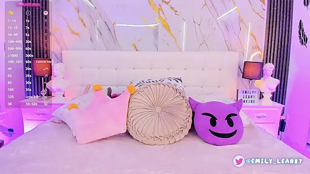 EmilyLeah  online show from November 12, 2025, 1:59 pm