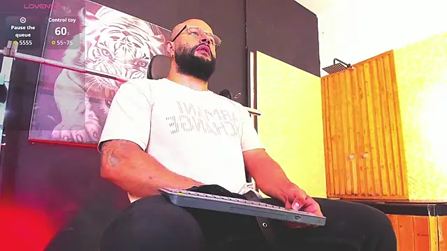 Luke  09 online show from November 30, 2025, 11:11 am