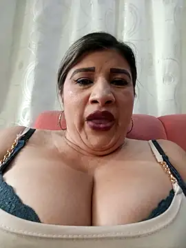 Hannahcandyy online show from November 13, 2025, 2:54 pm