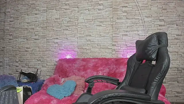 kitty queen10 online show from February 14, 2026, 4:02 am