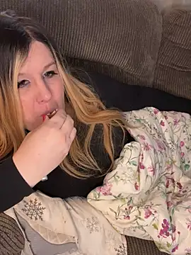 Snapshot of PuckBunny17 chatting on February 16, 2025, 1:49 pm PuckBunny17 online show from February 16, 2025, 1:49 pm