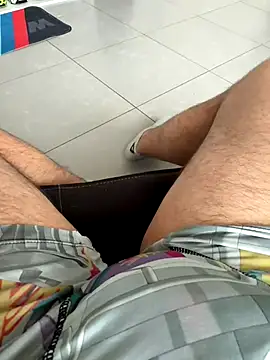 Snapshot of tiou72 chatting on December 16, 2025, 2:21 pm tiou72 online show from December 16, 2025, 2:21 pm