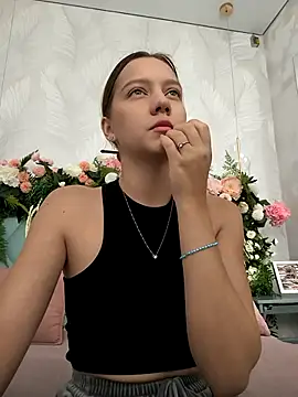 Snapshot of AliceBrayan chatting on October 11, 2025, 5:08 am AliceBrayan online show from October 11, 2025, 5:08 am