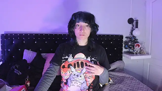 Snapshot of Ghosty_Doll chatting on December 19, 2025, 9:17 pm Ghosty Doll online show from December 19, 2025, 9:17 pm