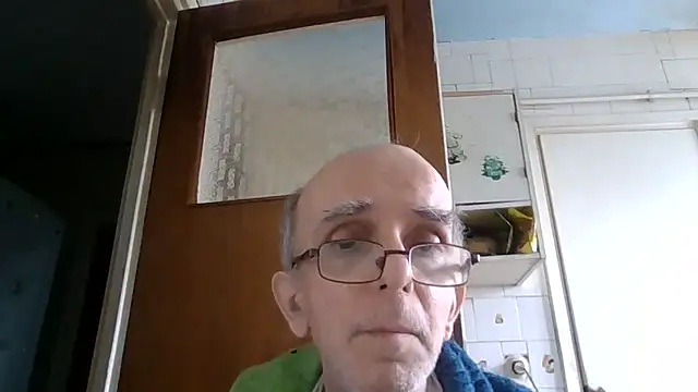 Snapshot of mariusica1@xh chatting on February 18, 2026, 1:40 pm mariusica1xh online show from February 18, 2026, 1:40 pm