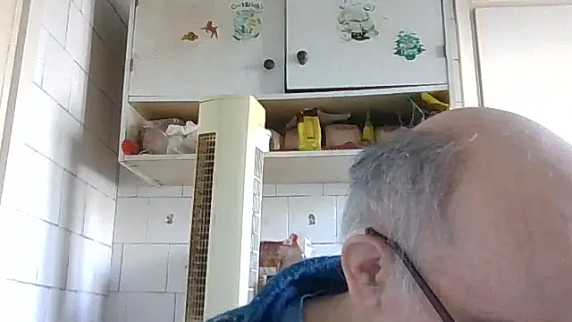 Snapshot of mariusica1@xh chatting on February 22, 2026, 1:35 pm mariusica1xh online show from February 22, 2026, 1:35 pm