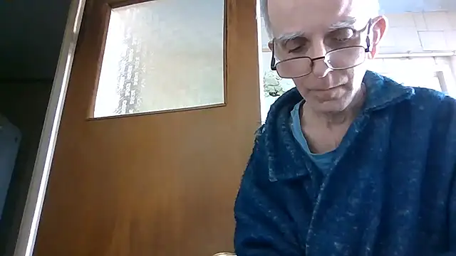 Snapshot of mariusica1@xh chatting on March 4, 2026, 10:34 am mariusica1xh online show from March 4, 2026, 10:34 am