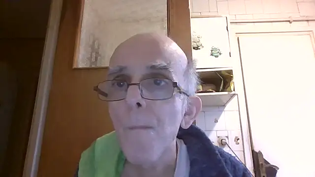 Snapshot of mariusica1@xh chatting on February 15, 2026, 1:32 pm mariusica1xh online show from February 15, 2026, 1:32 pm