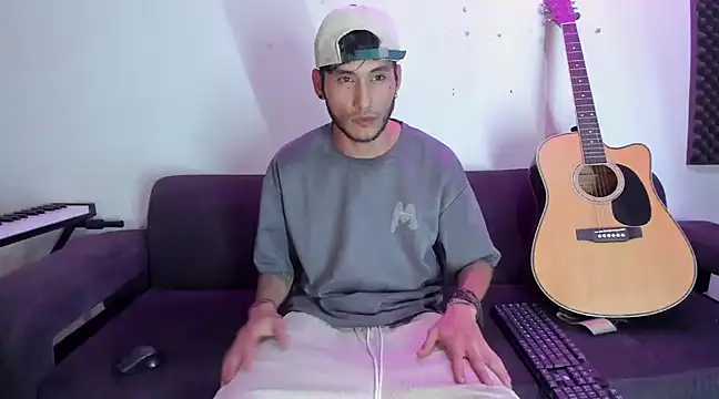 Snapshot of Henrikk_senn chatting on December 14, 2024, 2:55 am Henrikk senn online show from December 14, 2024, 2:55 am