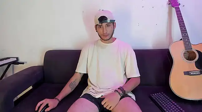 Snapshot of Henrikk_senn chatting on December 13, 2024, 2:32 am Henrikk senn online show from December 13, 2024, 2:32 am