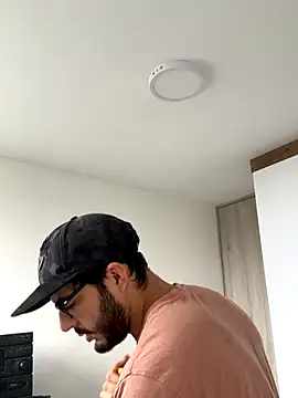 Snapshot of thomas_gun chatting on December 5, 2025, 3:43 pm thomas gun online show from December 5, 2025, 3:43 pm