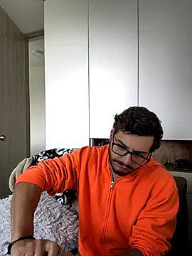 Snapshot of thomas_gun chatting on December 15, 2025, 1:50 pm thomas gun online show from December 15, 2025, 1:50 pm