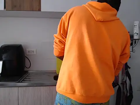 Snapshot of thomas_gun chatting on December 14, 2025, 5:18 pm thomas gun online show from December 14, 2025, 5:18 pm