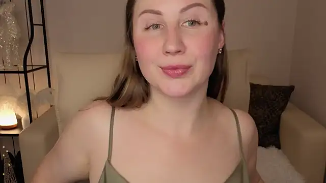 Snapshot of Helens_love chatting on December 17, 2025, 8:19 am Helens love online show from December 17, 2025, 8:19 am