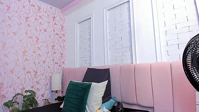 amber-hill online show from April 15, 2026, 4:22 pm