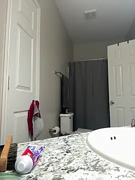 SexyHoneyRedd online show from February 13, 2025, 11:15 pm