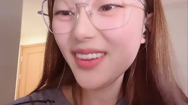 Snapshot of Sweet-Angel999 chatting on January 14, 2026, 12:47 am Sweet-Angel999 online show from January 14, 2026, 12:47 am