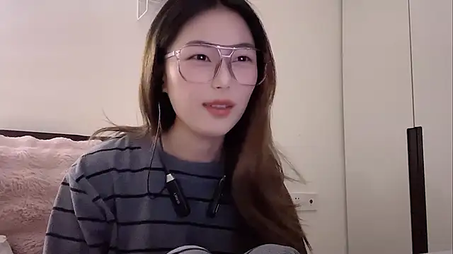 Snapshot of Sweet-Angel999 chatting on February 18, 2026, 2:02 pm Sweet-Angel999 online show from February 18, 2026, 2:02 pm