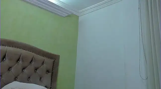 Snapshot of Luciluu20 chatting on January 22, 2025, 1:10 am Luciluu20 online show from January 22, 2025, 1:10 am