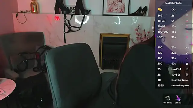 Lily Moonlight online show from April 14, 2026, 2:22 pm