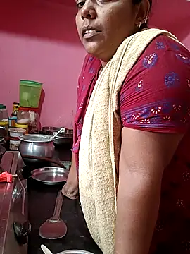 Snapshot of Renuma chatting on October 8, 2025, 3:19 am Renuma online show from October 8, 2025, 3:19 am