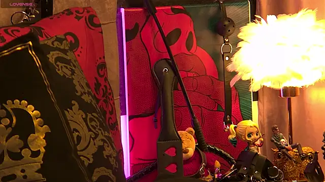 Snapshot of ZoeMesmerize chatting on November 7, 2025, 11:04 am ZoeMesmerize online show from November 7, 2025, 11:04 am