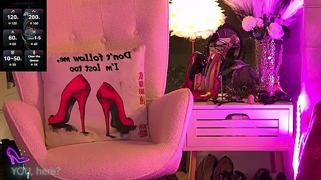 Snapshot of ZoeMesmerize chatting on October 31, 2025, 6:54 am ZoeMesmerize online show from October 31, 2025, 6:54 am