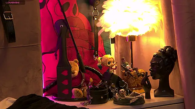 Snapshot of ZoeMesmerize chatting on November 6, 2025, 11:03 am ZoeMesmerize online show from November 6, 2025, 11:03 am