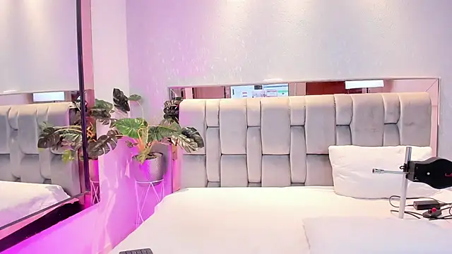 RoseTaylor   online show from November 30, 2025, 4:46 am