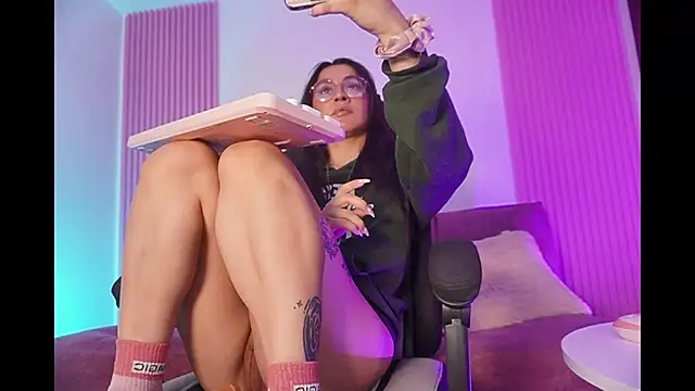 leila petitee  online show from February 8, 2026, 2:15 pm