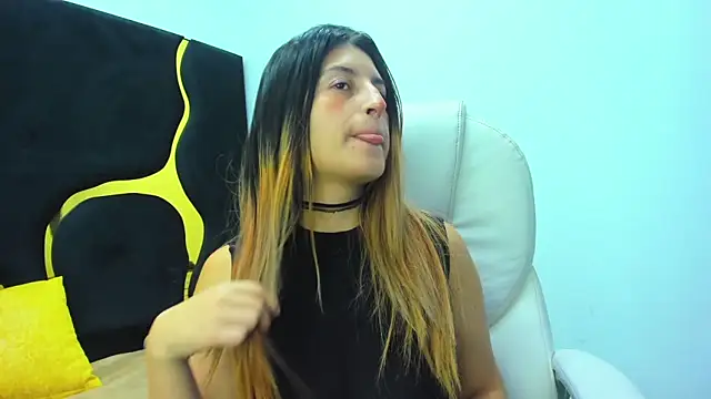 GiaRoussel online show from March 11, 2025, 1:34 pm