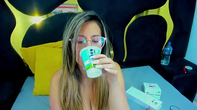 GiaRoussel online show from September 9, 2025, 3:21 pm