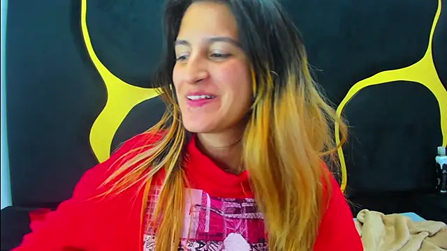 GiaRoussel online show from March 18, 2025, 6:50 pm