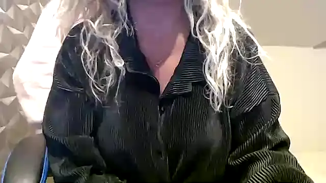 JenniLowen online show from October 23, 2025, 9:08 am